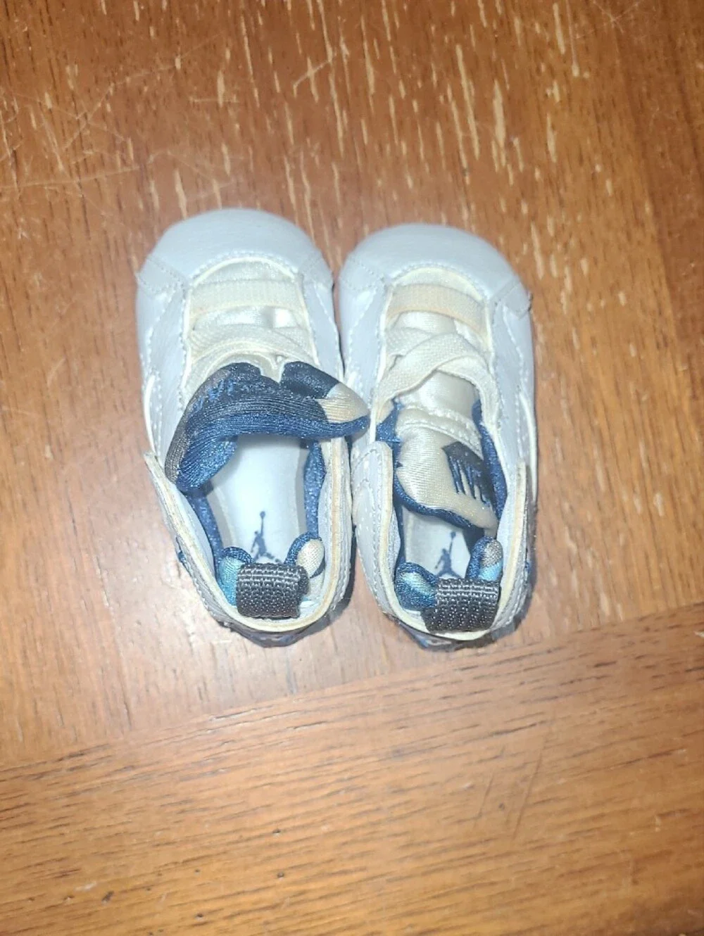 Jordan Vintage Baby White and Navy Crib Shoes Size 1
